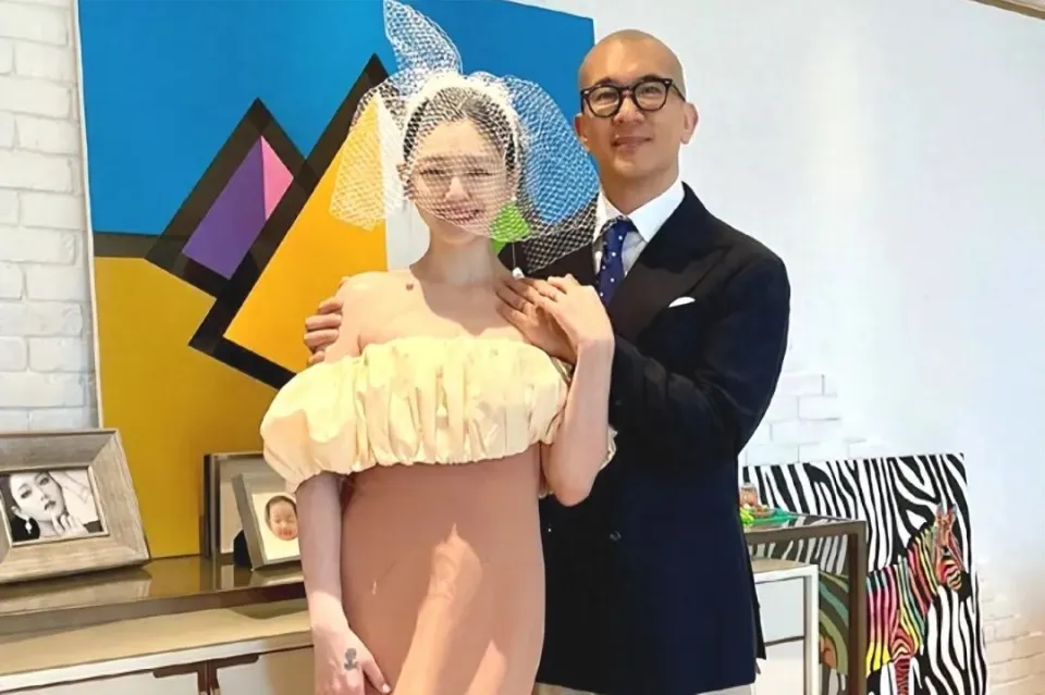 大S与汪小菲离婚后各自闪婚，具俊晔刺青婚戒，汪小菲晒新婚证  第1张