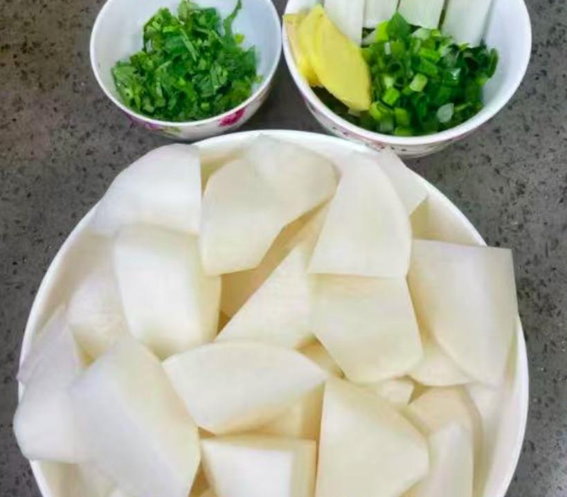 明日小雪节气，北方传统美食饺子与滋补三宝：羊肉、牛肉、鸡肉，助你温暖过冬  第11张