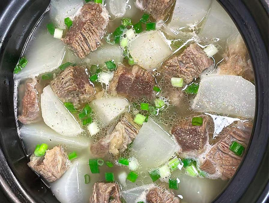 明日小雪节气，北方传统美食饺子与滋补三宝：羊肉、牛肉、鸡肉，助你温暖过冬  第10张