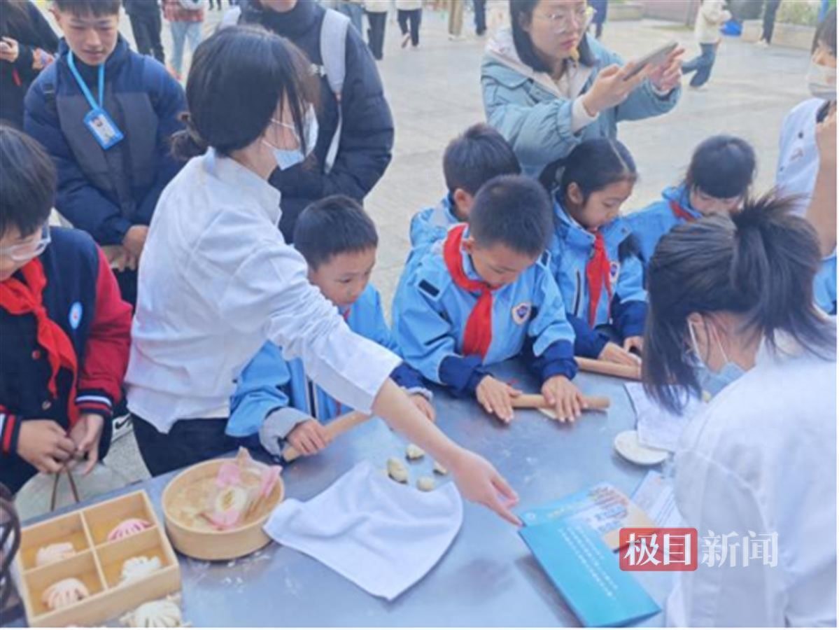 武汉市旅游学校举办文旅武汉主题中小学生职业体验日，启蒙职业理想  第1张