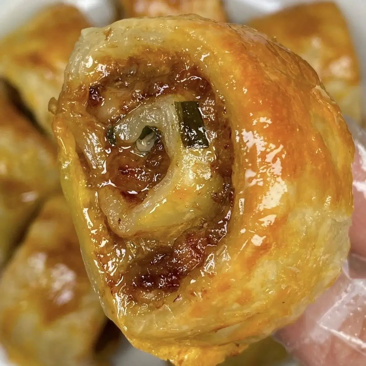 肉末葱花卷：家常美食中的心灵触动，家的温暖记忆  第1张