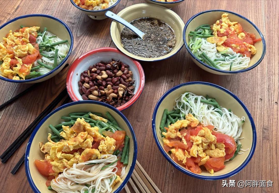 夏日美食探索：拌面皮、手擀面与凉面的多样选择及夏季食欲变化  第2张