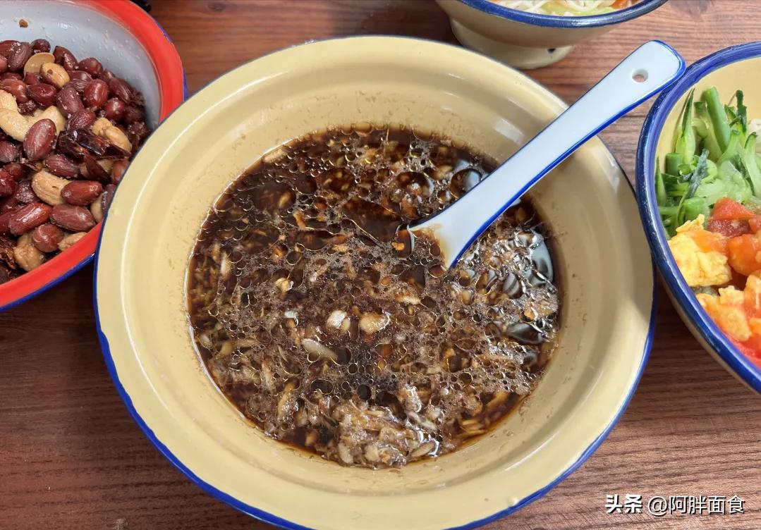 夏日美食探索：拌面皮、手擀面与凉面的多样选择及夏季食欲变化  第3张