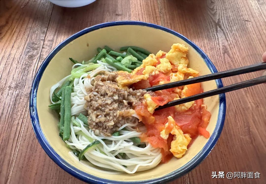 夏日美食探索：拌面皮、手擀面与凉面的多样选择及夏季食欲变化  第4张