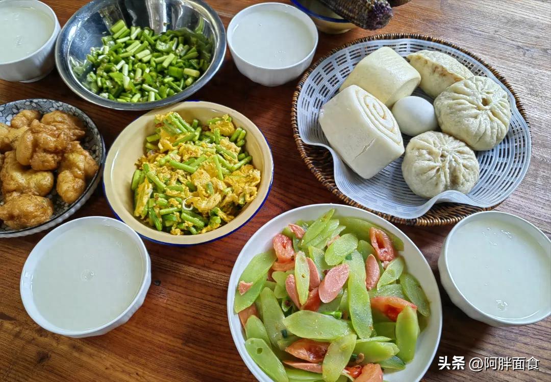 河南四口之家夏日早餐：4道主食3道菜，成本不到5元，荆芥美食引网友羡慕