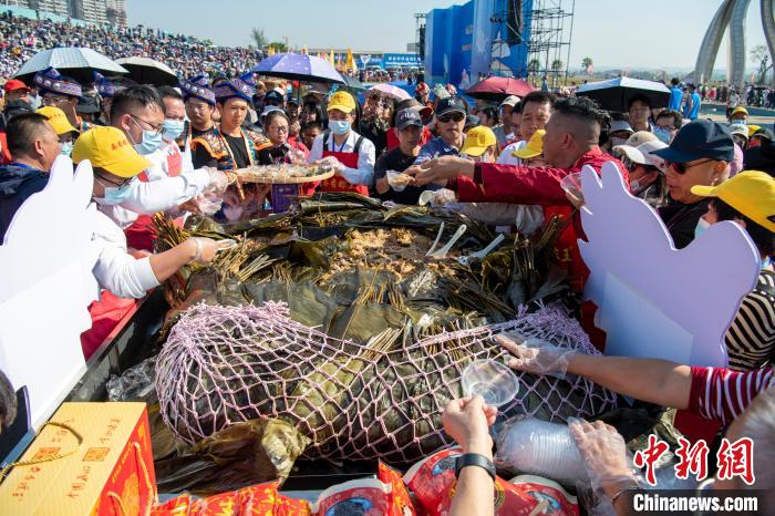 2024钦州蚝情节盛大开幕，特色美食与文体活动吸引全国民众  第2张