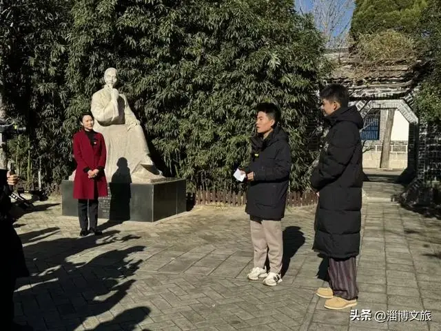 与辉同行山东行第四天：董宇辉探访淄博蒲松龄纪念馆与齐文化博物馆  第2张